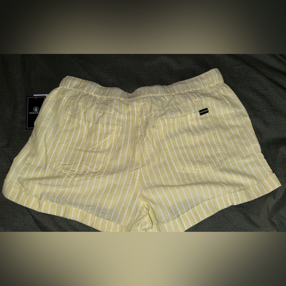 Volcom Shorts - Picture 3 of 3